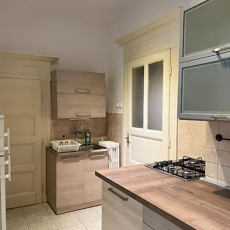 Authentic Buda * בודפשט